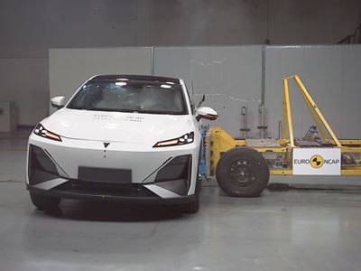 Deepal S07 Side Mobile Barrier test 2024