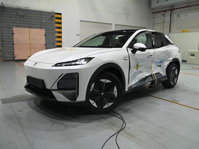 Deepal S07 Side Mobile Barrier test 2024 after crash