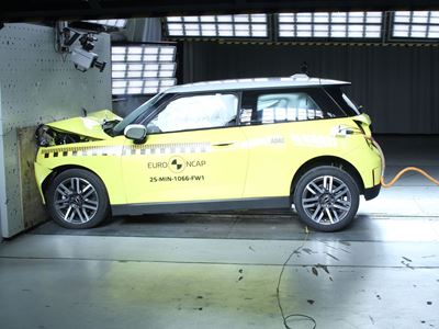 MINI Cooper E Full Width Rigid Barrier test 2025