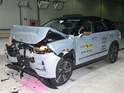 JAECOO 7 PHEV Full Width Rigid Barrier test 2025 after crash
