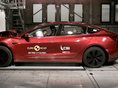 Tesla Model 3 Full Width Rigid Barrier test 2025