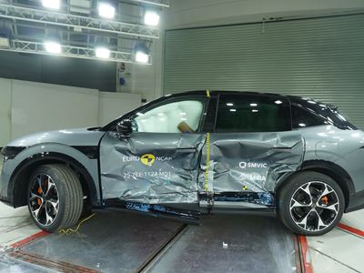 ZEEKR 7X Side Mobile Barrier test 2025 after crash