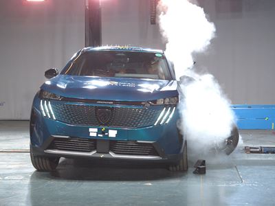 Peugeot 3008 Side Mobile Barrier test 2025