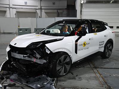 Lynk Co 08 Mobile Progressive Deformable Barrier test 2025 after crash