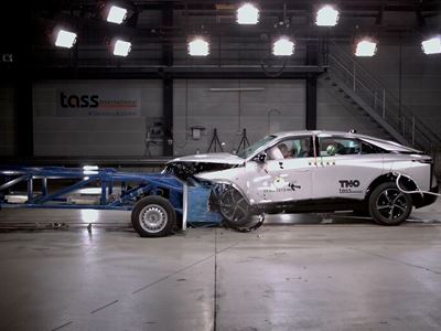 DS N 8 Mobile Progressive Deformable Barrier test 2025