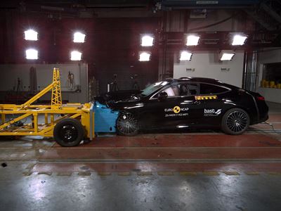 Mercedes Benz CLE Coup Mobile Progressive Deformable Barrier test 2025