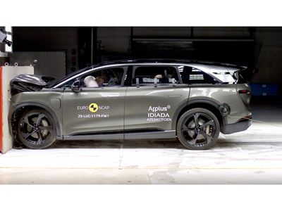 Lucid Gravity Full Width Rigid Barrier test 2025