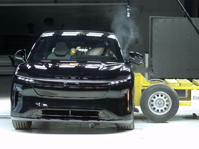 Lucid Gravity Side Mobile Barrier test 2025