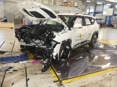 Kia EV5 Mobile Progressive Deformable Barrier test 2025 after crash