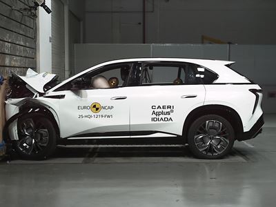 Hongqi EHS7 Full Width Rigid Barrier test 2025