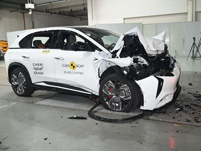 Hongqi EHS7 Full Width Rigid Barrier test 2025 after crash