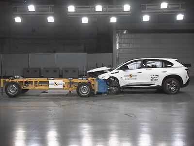 Hongqi EHS7 Mobile Progressive Deformable Barrier test 2025