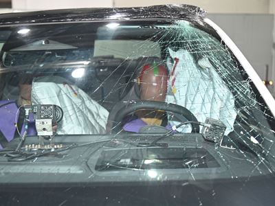 Hongqi EHS7 Far Side impact test 2025 after crash