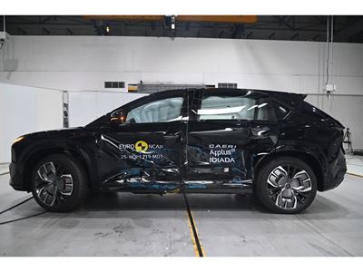 Hongqi EHS7 Side Mobile Barrier test 2025 after crash