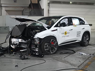 Hongqi EHS7 Mobile Progressive Deformable Barrier test 2025 after crash