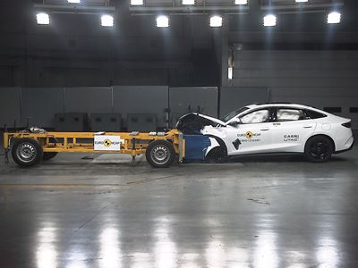 BYD SEAL 6 Mobile Progressive Deformable Barrier test 2025