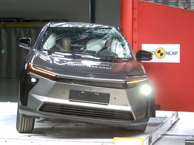 Toyota bZ4X Side Pole test 2025