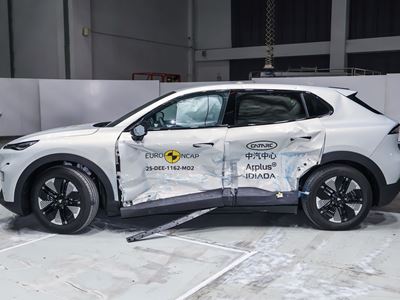 Deepal S05 Side Mobile Barrier test 2025 after crash