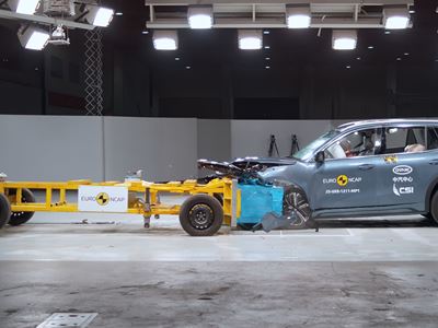 GEELY STARRAY EM i Mobile Progressive Deformable Barrier test 2025