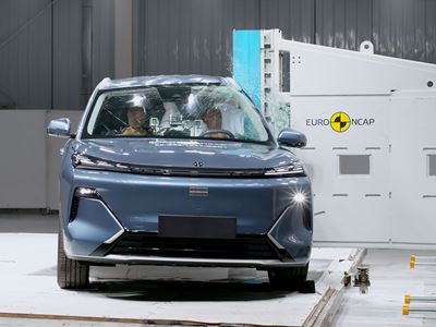 GEELY STARRAY EM i Side Pole test 2025