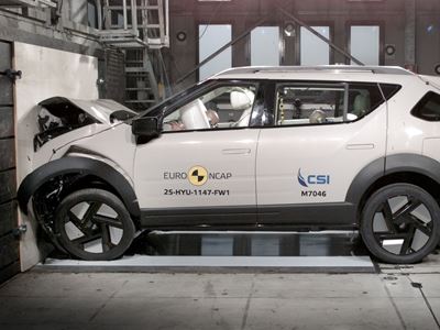 Hyundai NEXO Full Width Rigid Barrier test 2025