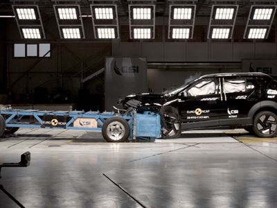 Hyundai NEXO Mobile Progressive Deformable Barrier test 2025