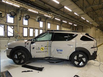 Hyundai NEXO Side Pole test 2025 after crash