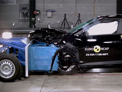 Kia EV4 Mobile Progressive Deformable Barrier test 2025