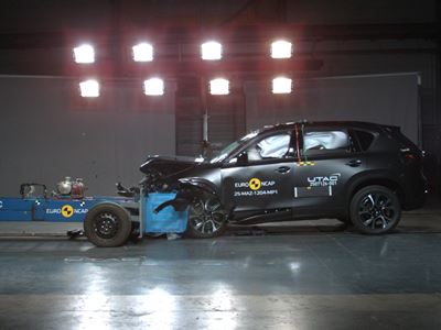 MAZDA CX 5 Mobile Progressive Deformable Barrier test 2025
