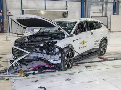 MG HS Plug in Hybrid Mobile Progressive Deformable Barrier test 2024 after crash