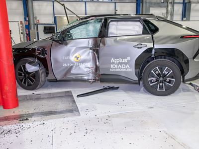 Toyota bZ4X Side Pole test 2025 after crash