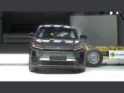 Toyota C HR Side Mobile Barrier test 2025