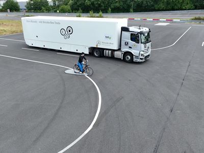 Mercedes Benz Actros F 4x2 tractor unit 2026 test picture