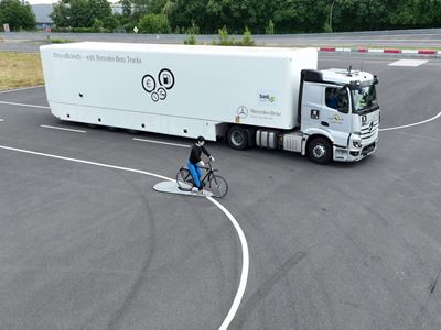 Mercedes Benz Actros F 4x2 tractor unit 2026 test picture