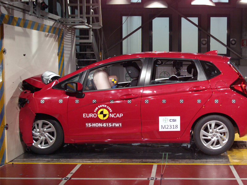 Honda Jazz - Frontal Full Width test 2015 Honda Jazz - Frontal Full Width test 2015
