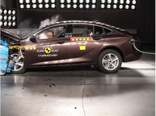 Opel Insignia - Frontal Offset Impact test 2017