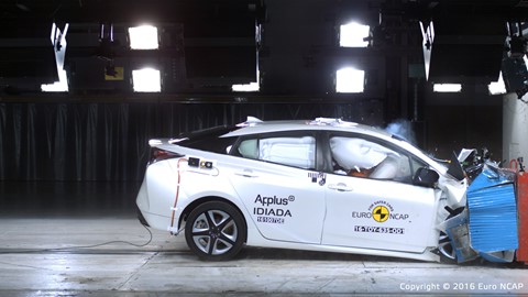 Toyota Prius - Frontal Offset Impact test 2016