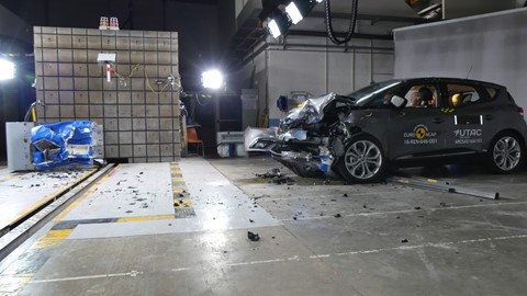 Renault Scenic - Frontal Offset Impact test 2016 - after crash