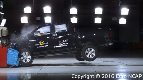 Toyota Hilux - Frontal Offset Impact test 2016