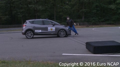 Renault Scenic - AEB Pedestrian test 2016