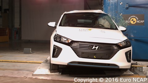 Hyundai Ioniq - Pole crash test 2016