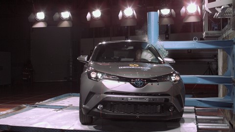 Toyota C-HR - Pole crash test 2017
