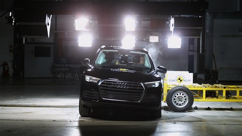 Audi Q5 - Side crash test 2017
