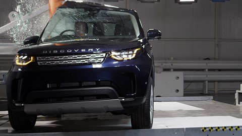Land Rover Discovery - Pole crash test 2017
