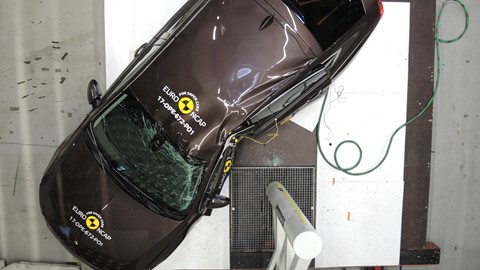 Opel Insignia - Pole crash test 2017 - after crash