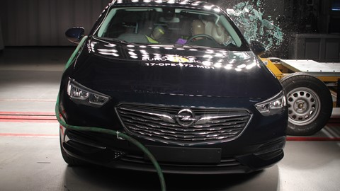 Opel Insignia - Side crash test 2017