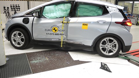 Opel/Vauxhall Ampera-e - Pole crash test 2017 - after crash