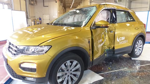 VW T Roc - Pole crash test 2017 - after crash