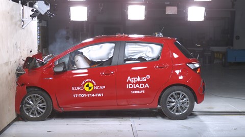Toyota Yaris - Frontal Full Width test 2017