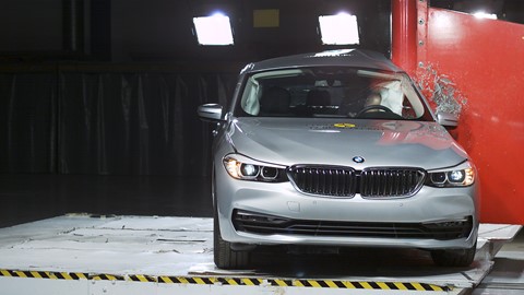 BMW 6 Series GT - Pole crash test 2017